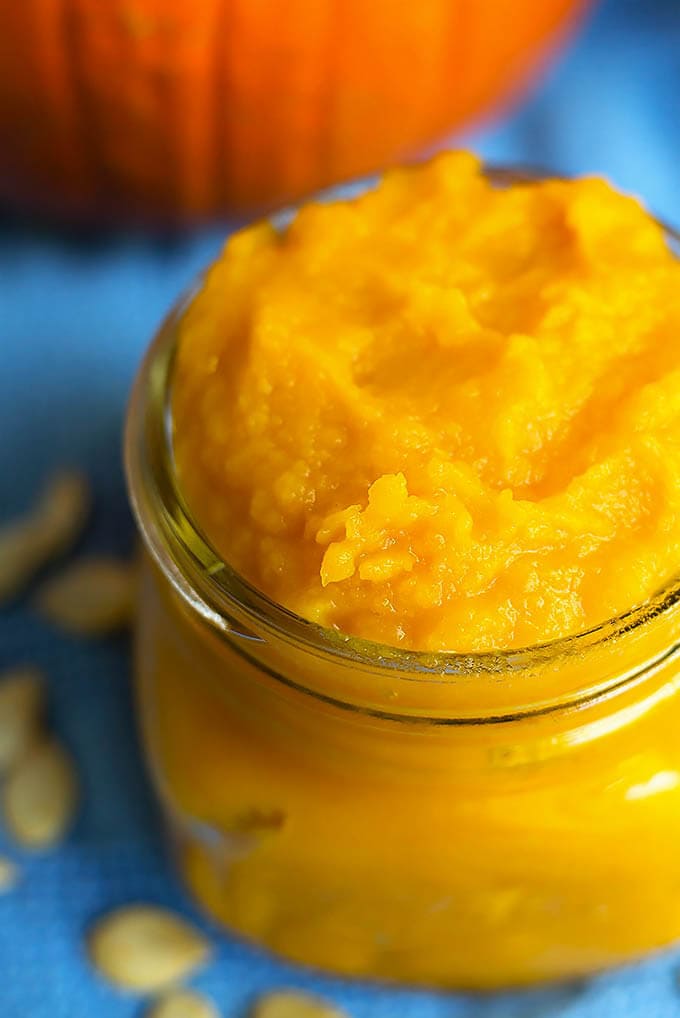 small glass canning jar of pumpkin puree