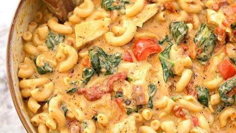 Tuscan Chicken Mac And Cheese (One Pot, Stove Top) - Cafe Delites