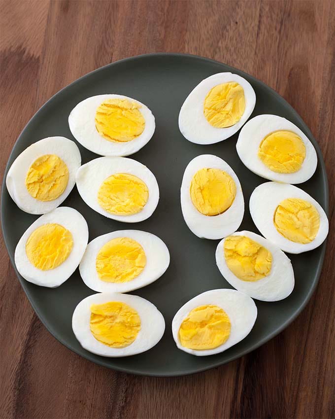 This Egg Cooker Makes Boiled Eggs At the Press of a Button