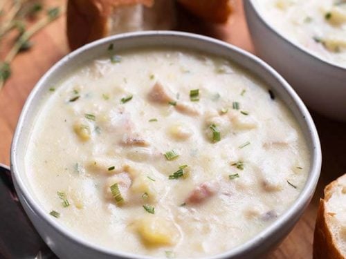 https://www.simplyhappyfoodie.com/wp-content/uploads/2018/01/instant-pot-clam-chowder-2-500x375.jpg