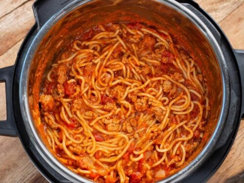 https://www.simplyhappyfoodie.com/wp-content/uploads/2018/02/instant-pot-spaghetti-featured-500x375.jpg