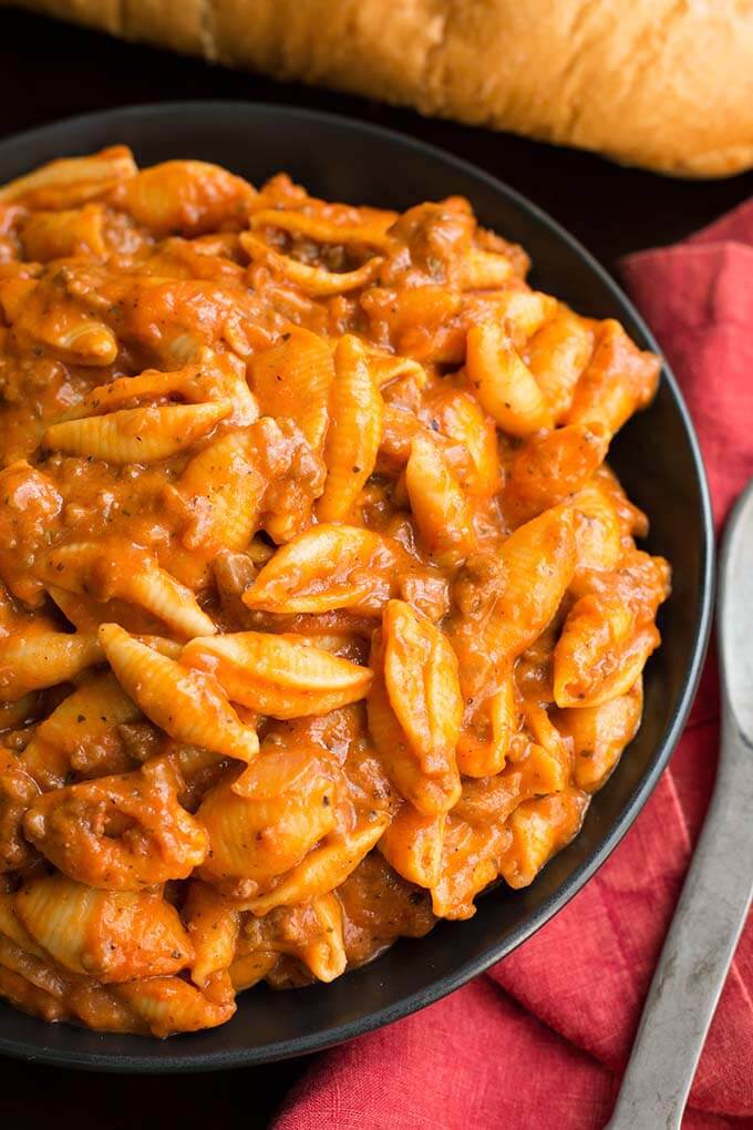 Cheesy Meaty Shells in a black bowl