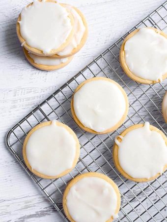 Vanilla Icing Glaze on round sugar cookies