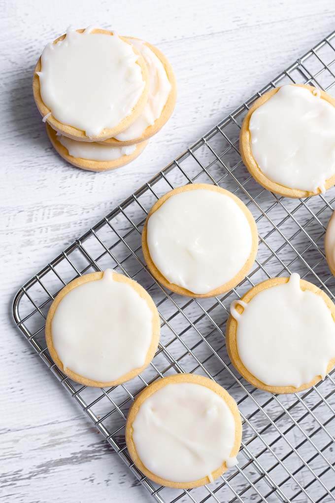 Vanilla Icing Glaze on round sugar cookies