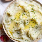 Instant Pot Mashed Cauliflower is a delicious and healthy vegetable side dish. It is easy and fast to make. Pressure cooker mashed cauliflower is easy to load up with extras like cheese, bacon, sour cream, and more! simplyhappyfoodie.com #instantpotrecipes #instantpotcauliflower #instantpotmashedcauliflower #pressurecookercauliflower