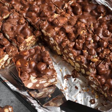 5 Ingredient Chocolate Peanut Bars