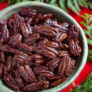 Instant Pot Maple Candied Pecans are a sweet and slightly salty snack. These candied pecans are fun Holiday gifts to give to teachers, friends, and hostess gifts. Pressure cooker maple candied pecans are the perfect Holiday nuts snack! simplyhappyfoodie.com #instantpotcandiedpecans #candiedpecans #candiednuts #pressurecookercandiedpecans