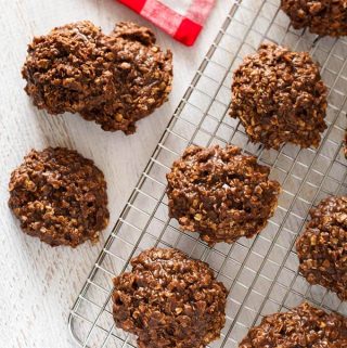Chocolate Peanut Butter No Bake Cookies are delicious. With oatmeal and vanilla, these cookies are rich and have great texture. This is a cookie recipe from my childhood. These no bake cookies are so easy to make, very chocolatey and delicious. Simplyhappyfoodie.com #nobakecookies #chocolatepeanutbutternobakecookies #chocolateoatmealnobakecookies