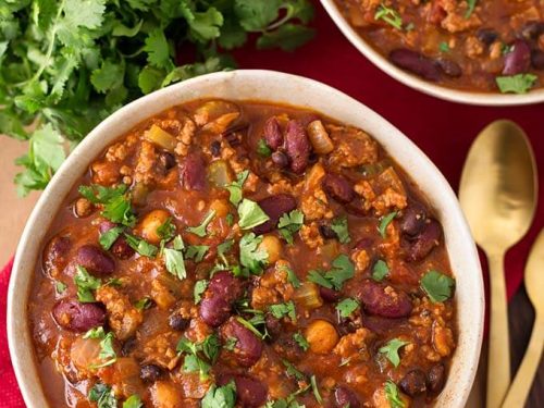 https://www.simplyhappyfoodie.com/wp-content/uploads/2018/10/slow-cooker-turkey-chili-2-500x375.jpg