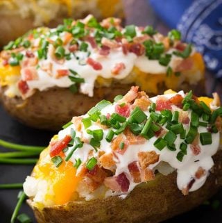 Make a yummy, fluffy Instant Pot Baked Potato, or 4, or even 8 in your electric pressure cooker! Making pressure cooker baked potatoes is so easy, and the resulting baked potato is much better than a microwaved potato! Give these pressure cooked baked potatoes a try! simplyhappyfoodie.com #instantpotbakedpotato #pressurecookerbakedpotato