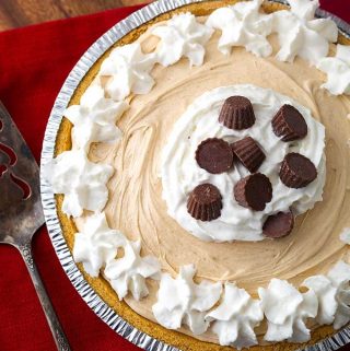 No Bake Peanut Butter Pie has only 5 ingredients, but it tastes like you worked all day to make it! A sweet and creamy pie with delicious flavor that will satisfy the peanut butter lovers out there! This tasty peanut butter pie is perfect for a potluck, a party, or for any time you want an easy and yummy dessert! dessert recipes by simply happy foodie #nobakepie #nobakepeanutbutterpie