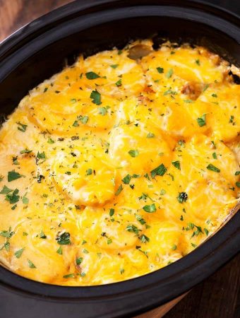 Slow Cooker Cheesy Scalloped Potatoes