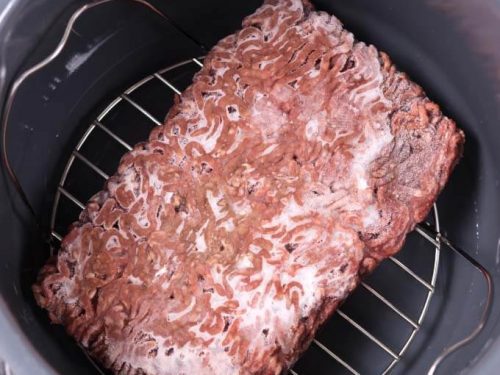 https://www.simplyhappyfoodie.com/wp-content/uploads/2019/06/frozen-ground-beef-instant-pot-1-500x375.jpg