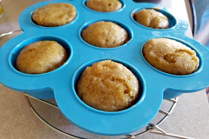 cooked banana bread bites in the mold