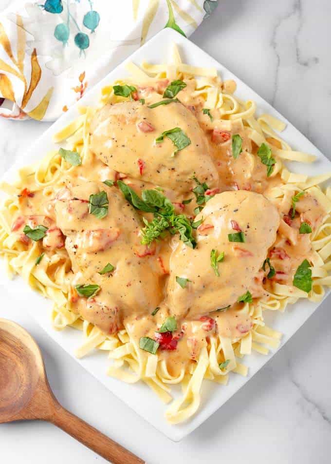 https://www.simplyhappyfoodie.com/wp-content/uploads/2020/02/instant-pot-creamy-cajun-chicken-breasts-2.jpg