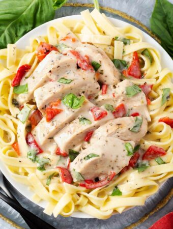 https://www.simplyhappyfoodie.com/wp-content/uploads/2020/02/instant-pot-creamy-italian-chicken-breasts-featured-340x450.jpg