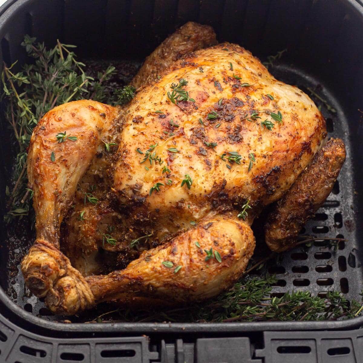 https://www.simplyhappyfoodie.com/wp-content/uploads/2021/11/air-fryer-whole-chicken-featured.jpg