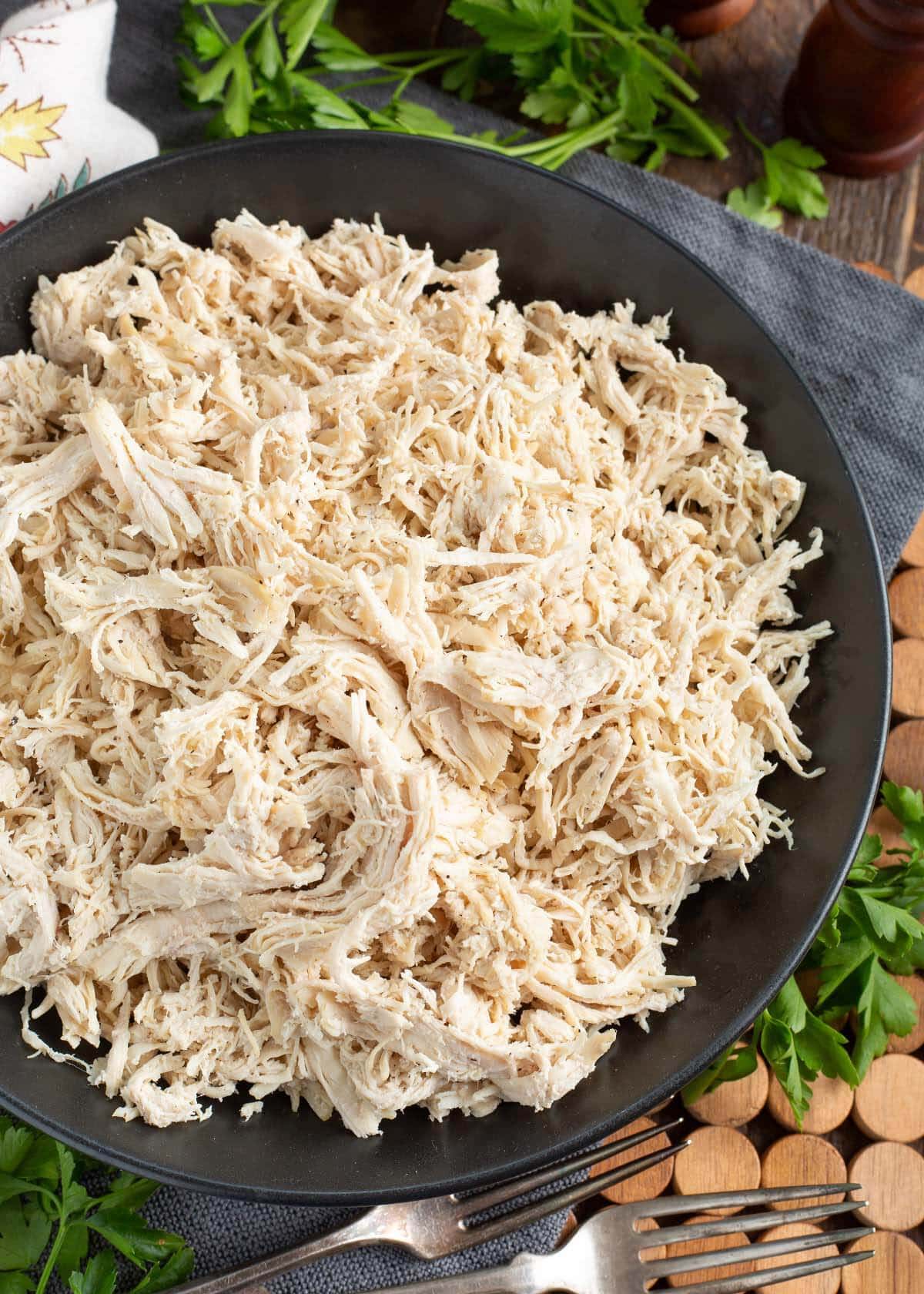 Shredded Chicken in a black bowl.