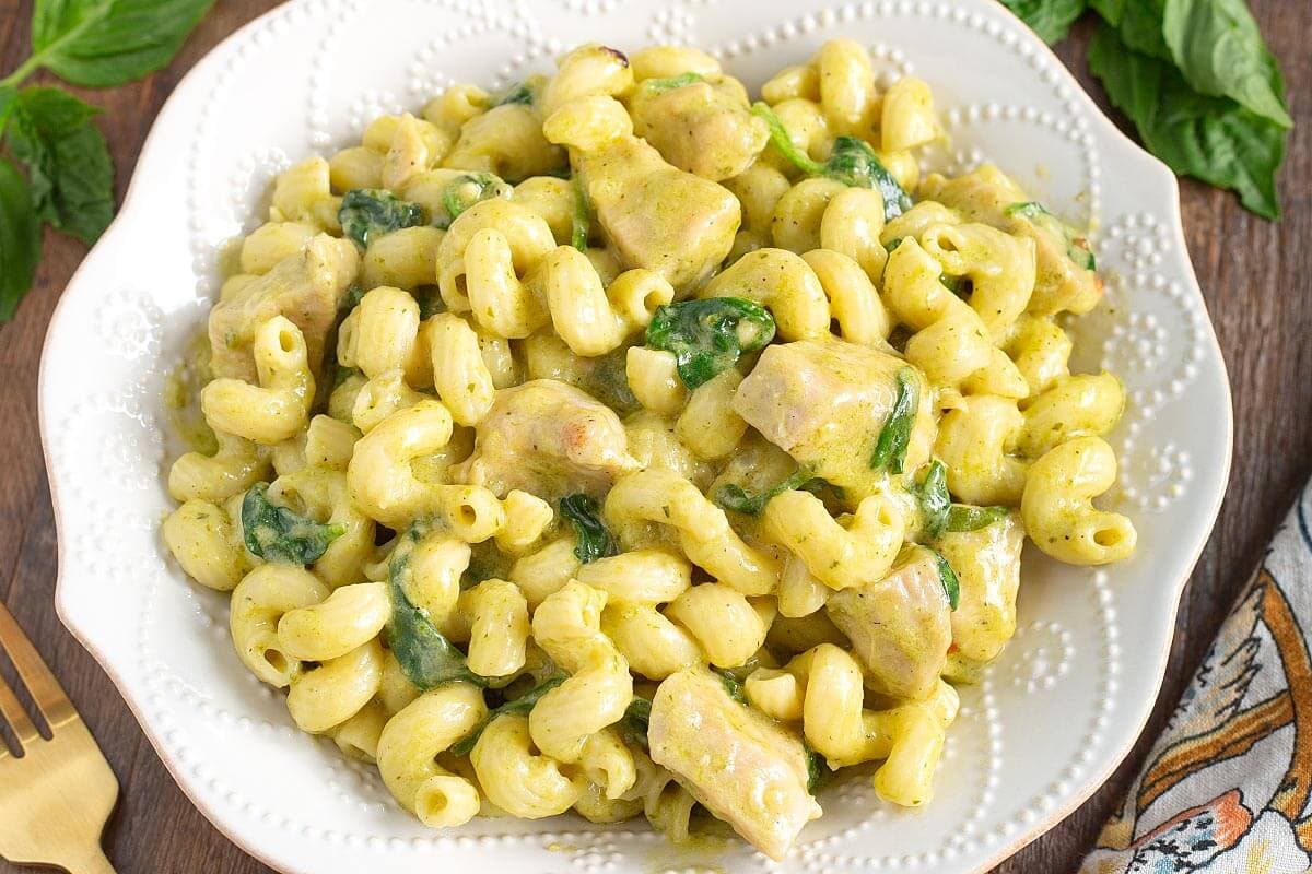 closeup of a bowl of pesto chicken pasta.