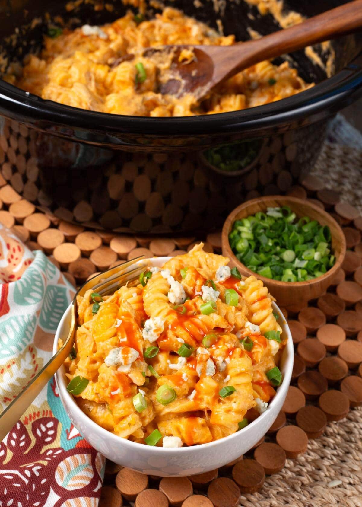 Crockpot Buffalo Chicken Mac and Cheese