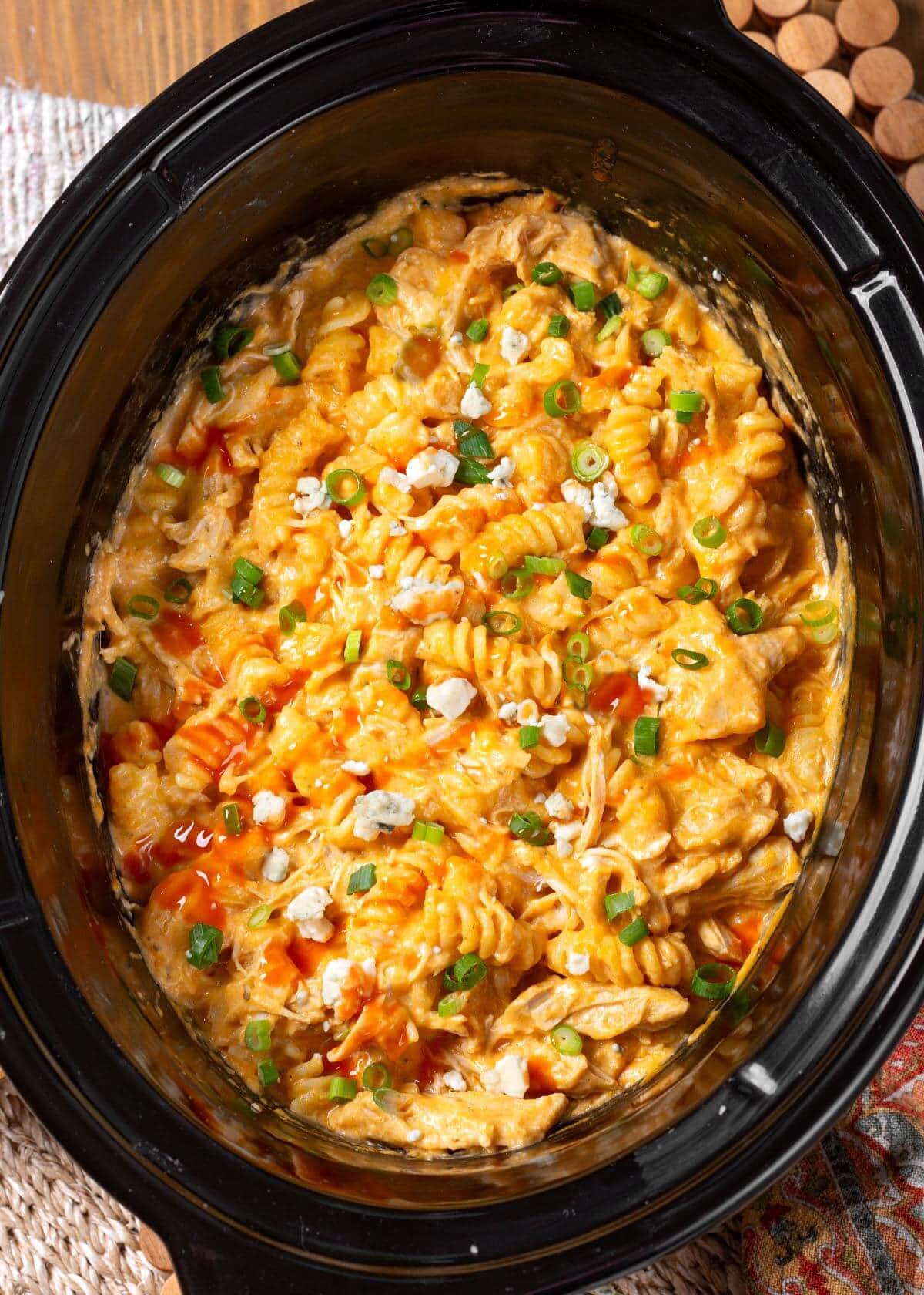 Crockpot Buffalo Chicken Mac and Cheese