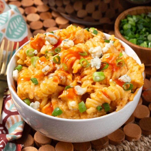 Crockpot Buffalo Chicken Mac and Cheese
